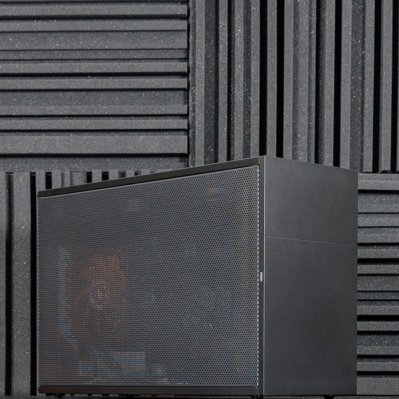 formd-t1-v2.5-black-custom-prebuilt-sff-mini-itx-gaming-pc-closeup formd t1 v2.5 black custom prebuilt sff mini itx gaming pc closeup