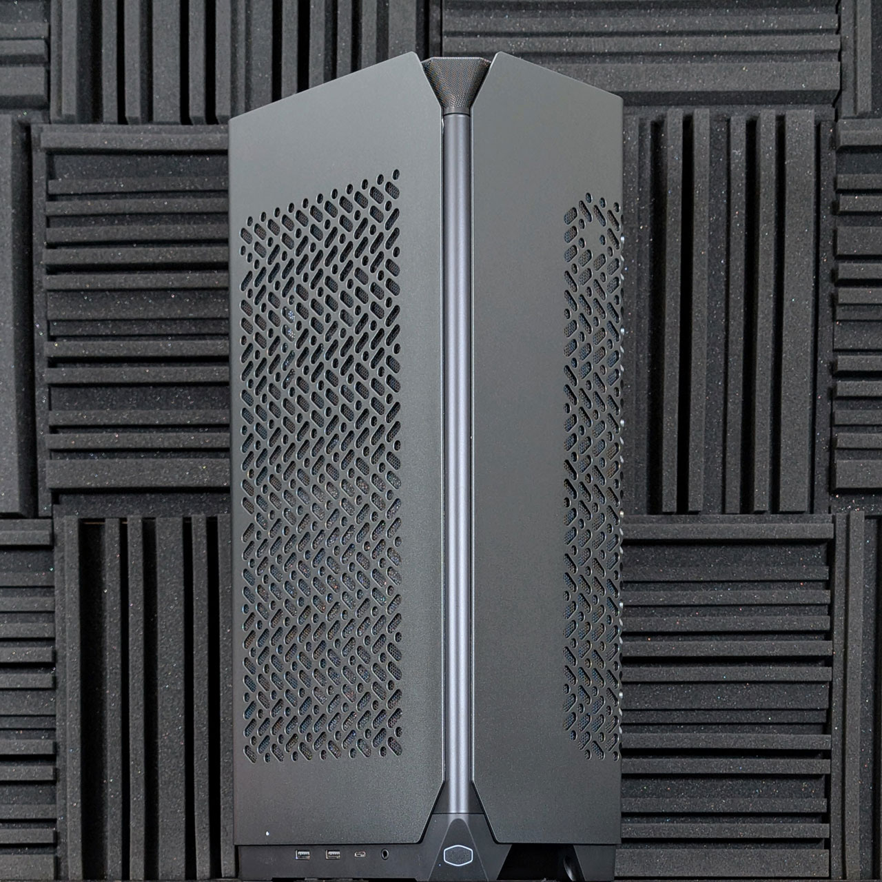 cooler-master-ncore-100-max-custom-prebuilt-sff-mini-itx-gaming-pcl-closeup cooler master ncore 100 max custom prebuilt sff mini itx gaming pcl closeup