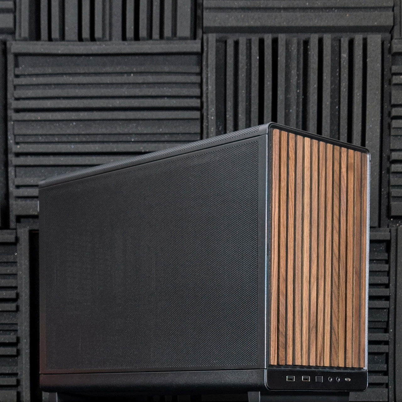 lian li a3 matx custom prebuilt sff mini itx microatx gaming pc closeup
